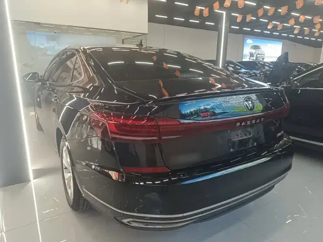 Volkswagen Passat — Фото автомобиля 4