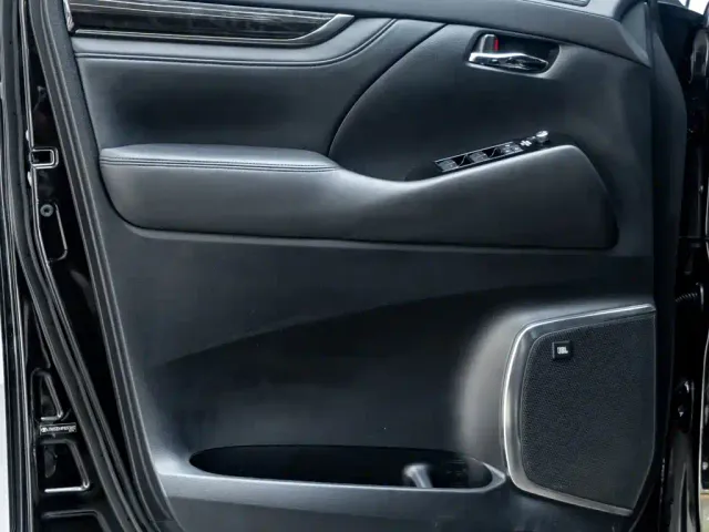Toyota Vellfire — Фото автомобиля 22