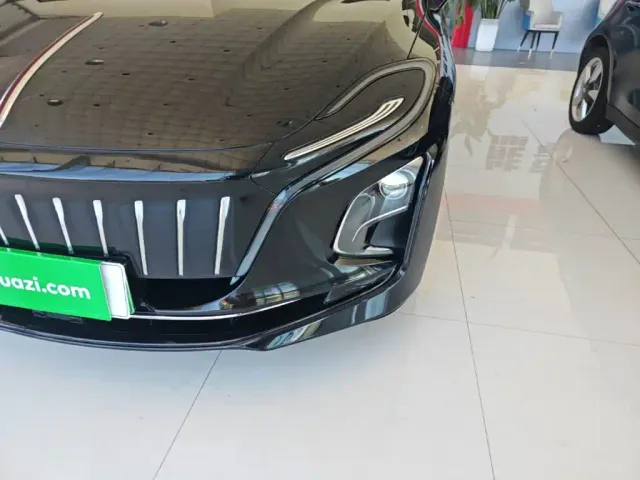 Hongqi E-QM5 — Фото автомобиля 17