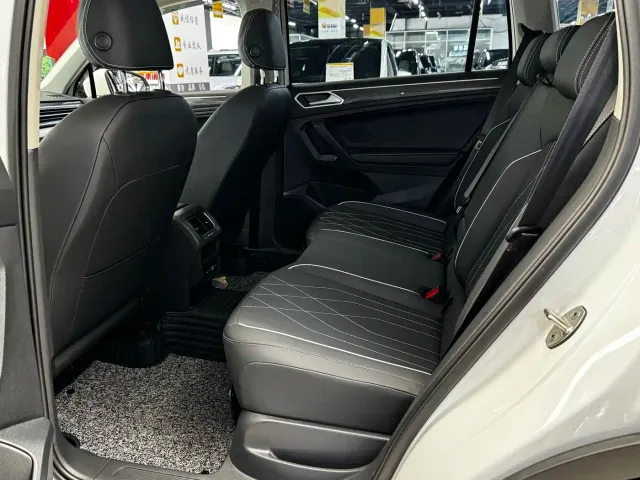 Volkswagen Tiguan L — Фото автомобиля 9