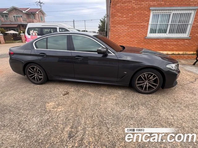 Фотография автомобиля — BMW 5 Series G30