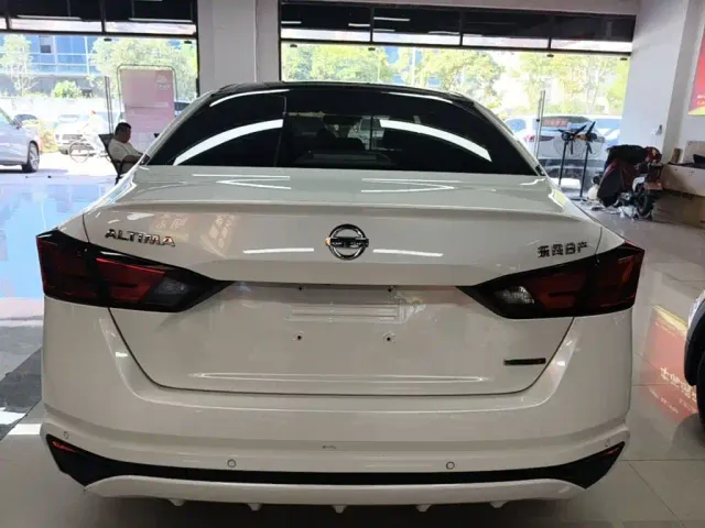 Nissan Teana — Фото автомобиля 5