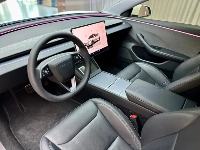 Tesla Model 3 — Фото автомобиля 6