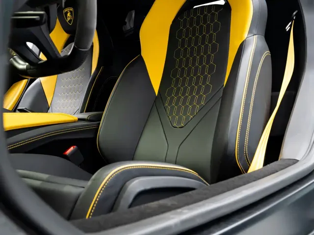 Lamborghini Revuelto — Фото автомобиля 7