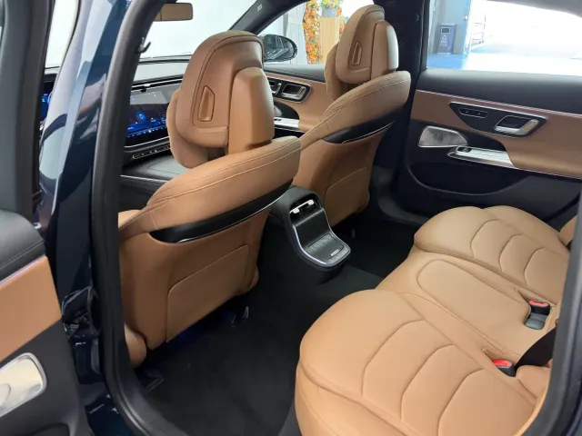 Mercedes-Benz E-Class — Фото автомобиля 11