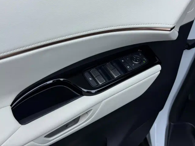 Lexus LM — Фото автомобиля 13