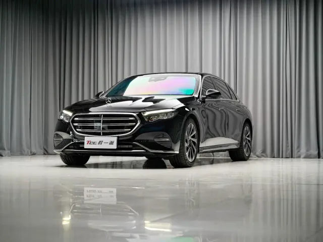Mercedes-Benz E-Class — Фото автомобиля 4