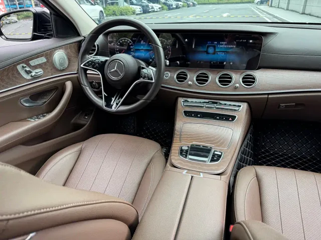 Mercedes-Benz E-Class — Фото автомобиля 12