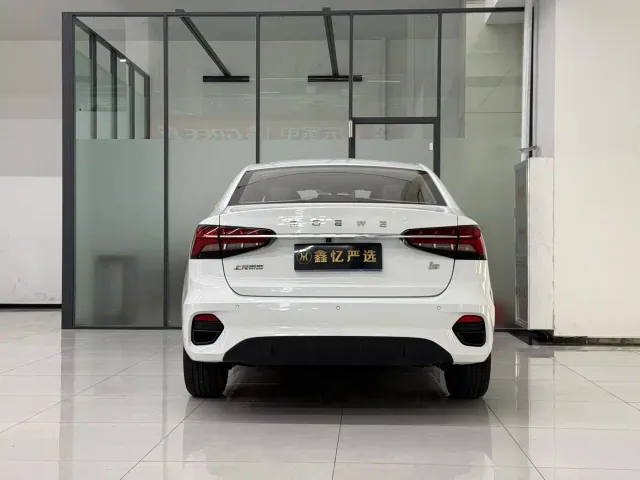 Roewe i5 — Фото автомобиля 10