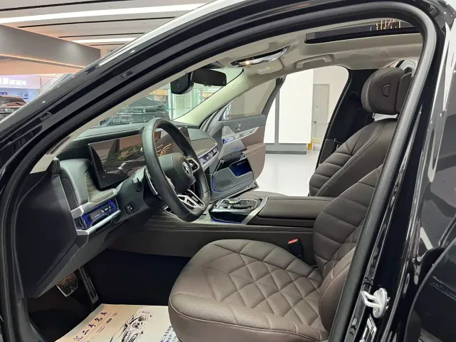 BMW 7 Series — Фото автомобиля 12