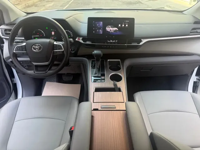 Toyota Granvia — Фото автомобиля 12