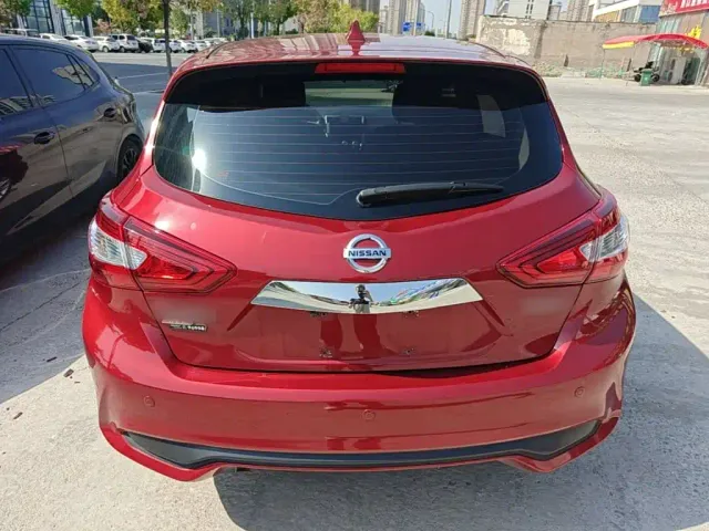 Nissan Tiida — Фото автомобиля 5