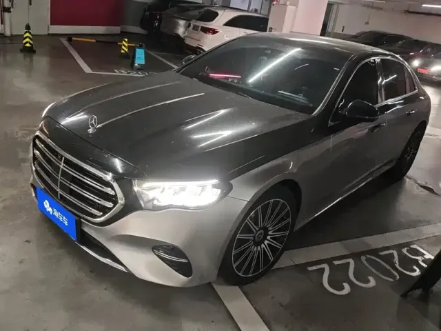 Фотография автомобиля — Mercedes-Benz E-Class