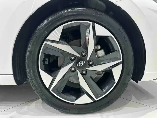 Hyundai Elantra — Фото автомобиля 20