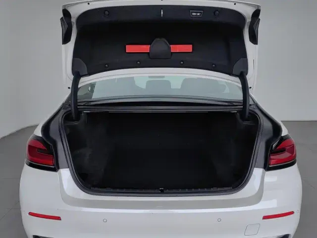 BMW 5 Series — Фото автомобиля 16