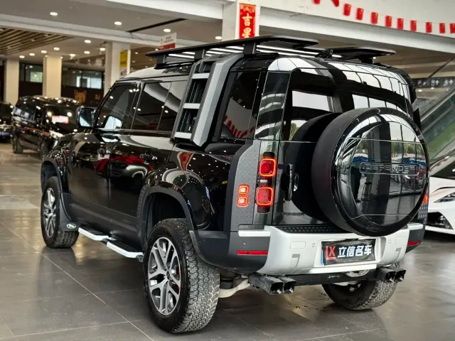 Land Rover Defender — Фото автомобиля 6