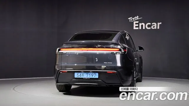 Tesla Model Y — Фото автомобиля 4