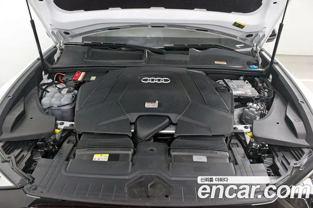 Audi Q8 55 TFSI quattro Premium — Фото автомобиля 6