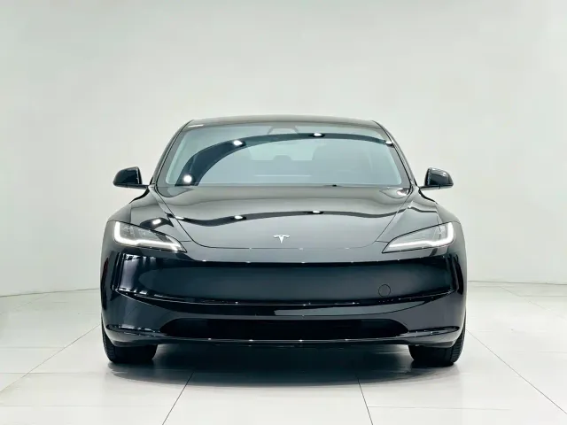 Tesla Model 3 — Фото автомобиля 3