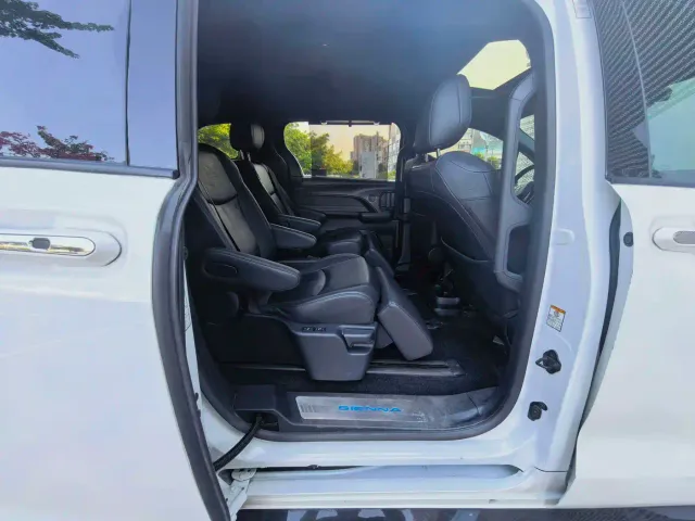 Toyota Sienna — Фото автомобиля 15