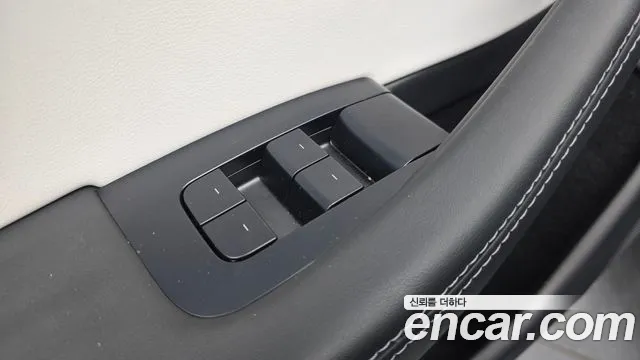 Tesla Model 3 — Фото автомобиля 28