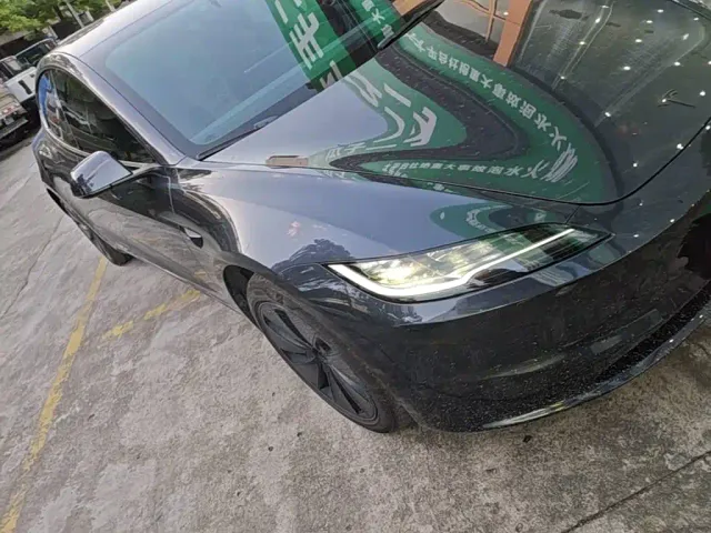 Tesla Model 3 — Фото автомобиля 3