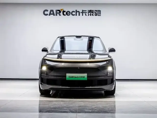 Li Auto L8 — Фото автомобиля 3