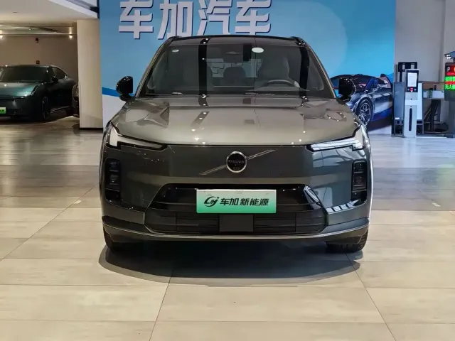 Volvo Volvo XC70 Plug-in Hybrid 2025 Standard — Фото автомобиля 2