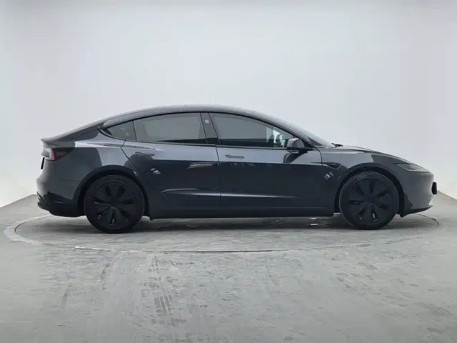 Tesla Model 3 — Фото автомобиля 3