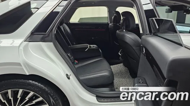 Hyundai Grandeur Grandeur (GN7) 2.5 Бензин 2WD — Фото автомобиля 3