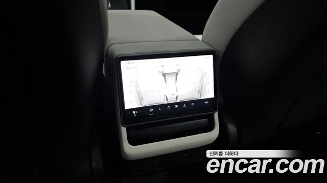 Tesla Model Y — Фото автомобиля 30