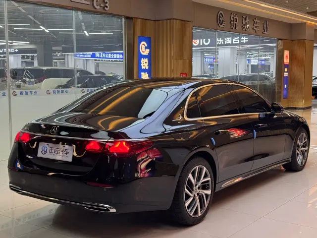 Mercedes-Benz E-Class — Фото автомобиля 5