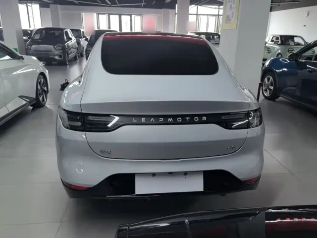 Leapmotor Leapmotor C01 2023 525 Comfort Edition — Фото автомобиля 5