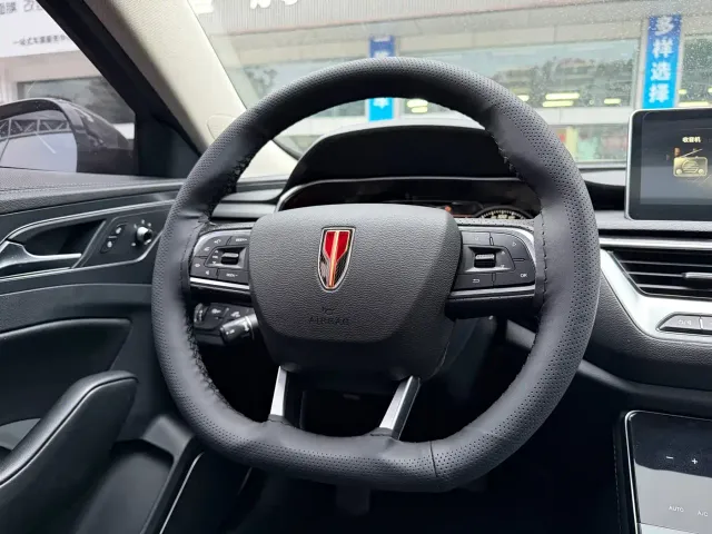 Hongqi H5 — Фото автомобиля 10