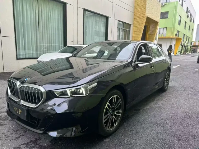 Фотография автомобиля — BMW 5 Series