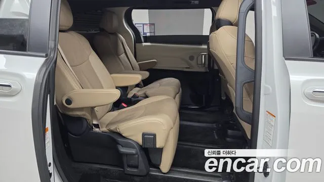 Toyota Sienna — Фото автомобиля 12