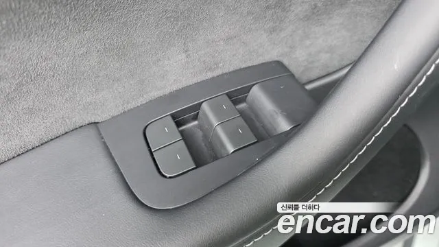 Tesla Model Y — Фото автомобиля 11
