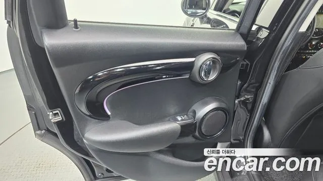 Mini Cooper Cooper 5 дверей Classic — Фото автомобиля 24