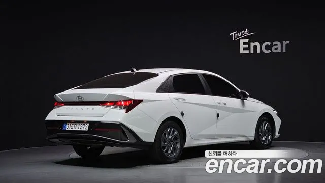 Hyundai Avante CN7 — Фото автомобиля 2