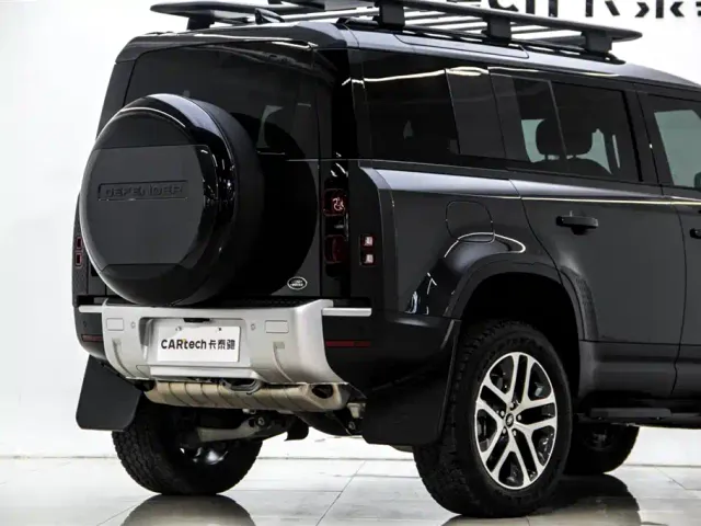 Land Rover Defender — Фото автомобиля 9