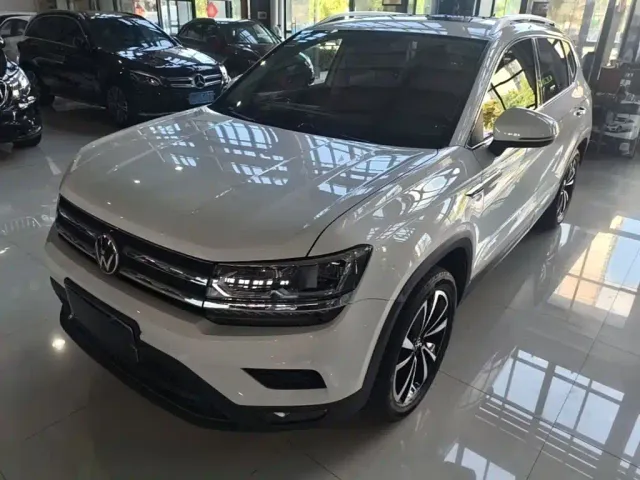 Фотография автомобиля — Volkswagen Tharu