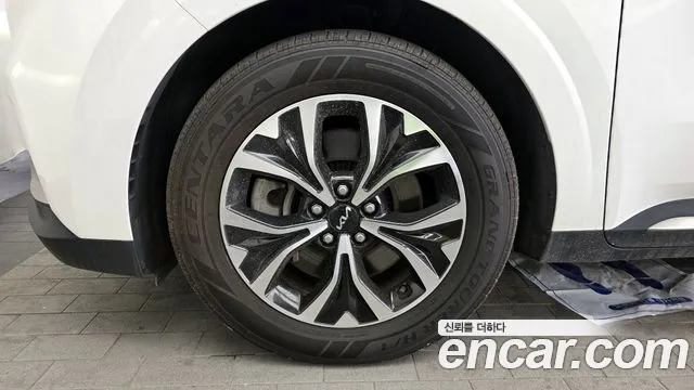 Kia Carnival Generation 4 — Фото автомобиля 5