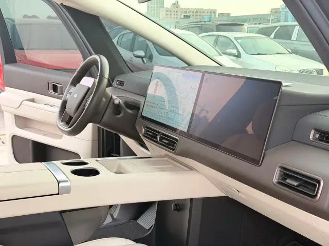 Li Auto MEGA — Фото автомобиля 4