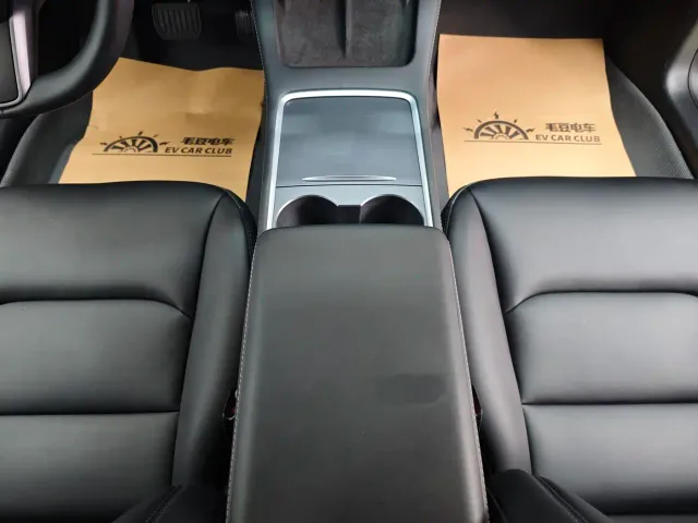 Tesla Model 3 — Фото автомобиля 17