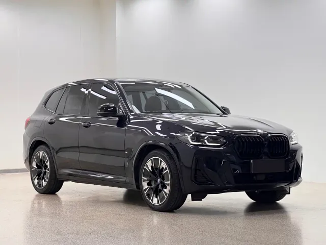 BMW iX3 — Фото автомобиля 3