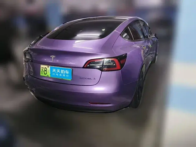 Tesla Model 3 — Фото автомобиля 2