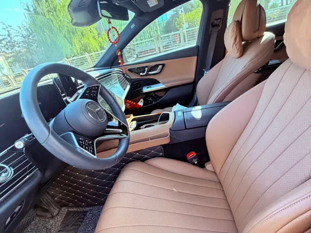 Mercedes-Benz E-Class — Фото автомобиля 8