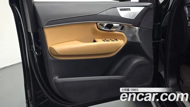 Volvo XC90 — Фото автомобиля 13