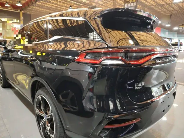 BYD Tang — Фото автомобиля 22