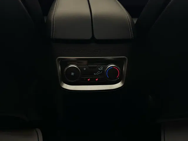 Ford Explorer — Фото автомобиля 16
